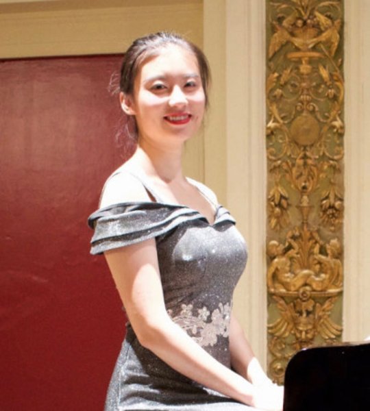 Bella Qin Bella Qin